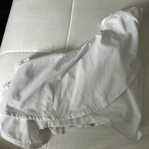 Selling this AC rendon CS top. It droops across one shoulder with ruffle!!!